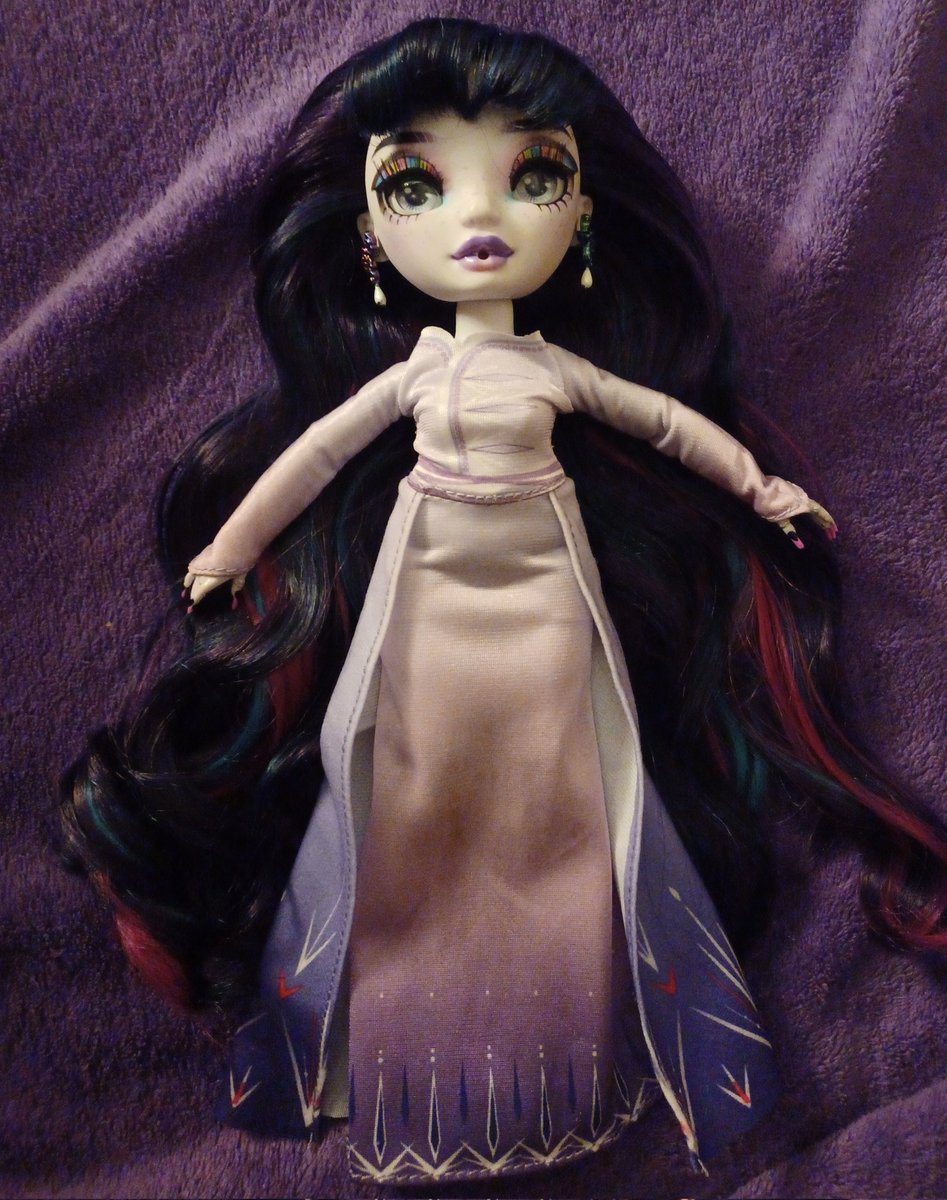 Veronica Triple being like an etherial little princess!🖤💜 #rainbowhigh #shadowhigh #shadowhighdoll #shadowhighdolls #rainbowhighdoll #rainbowhighdolls #mga #dolls #stormtwins #veronicastorm #dollphotography #dollrestyle #restyle