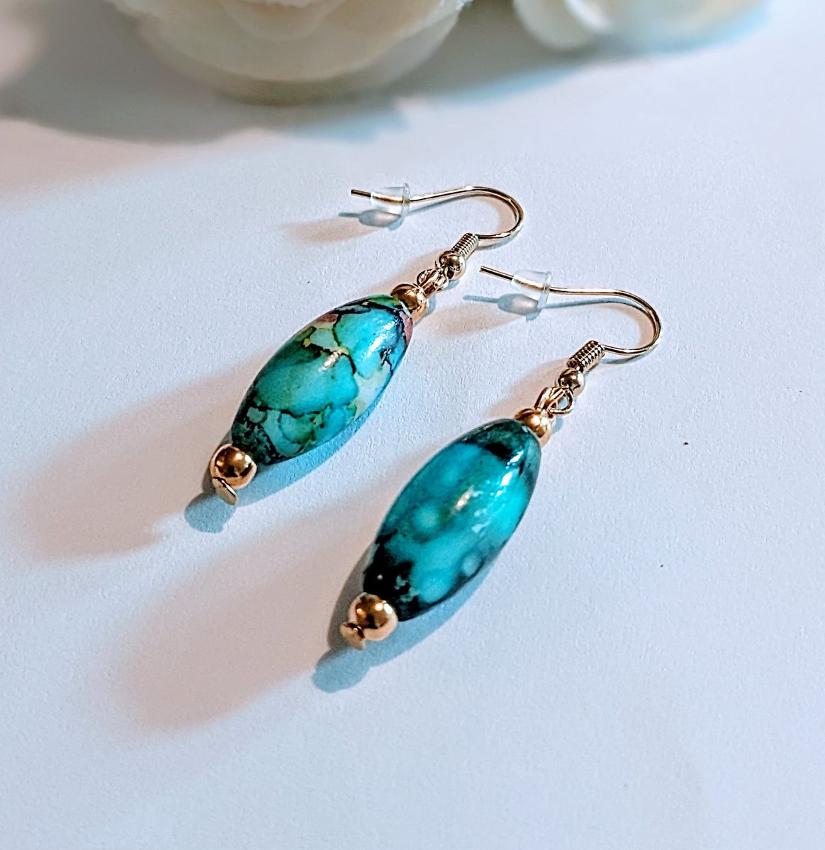 #handmade turquoise marble glass beaded dangle earrings.
18k gold filled.
Other colour options.
Available here ⬇️ 
kelliesuedesigns.etsy.com/listing/126353…
.
#EarlyBiz #EarlyRisers #jewelryaddict #etsy #MHHSBD #giftideas #stockingstuffers #shopping #elevenseshour