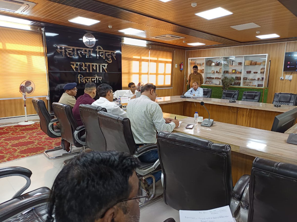dmbijnor's tweet image. दिनांक 08-05-2024 को  मा0 मुख्यमंत्री जी की प्रदेश में सरकारी/शासकीय भूमियों को भू-माफियाओं के अवैध कब्जों से मुक्त रखे जाने हेतु चलाये जा रहे शीर्ष प्राथमिकता पर एण्टी भू-माफिया कार्यक्रम के अन्तर्गत शासन/परिषद के निर्देशों के अनुपालन में एण्टी भू-माफिया की बैठक आहूत की गयी।