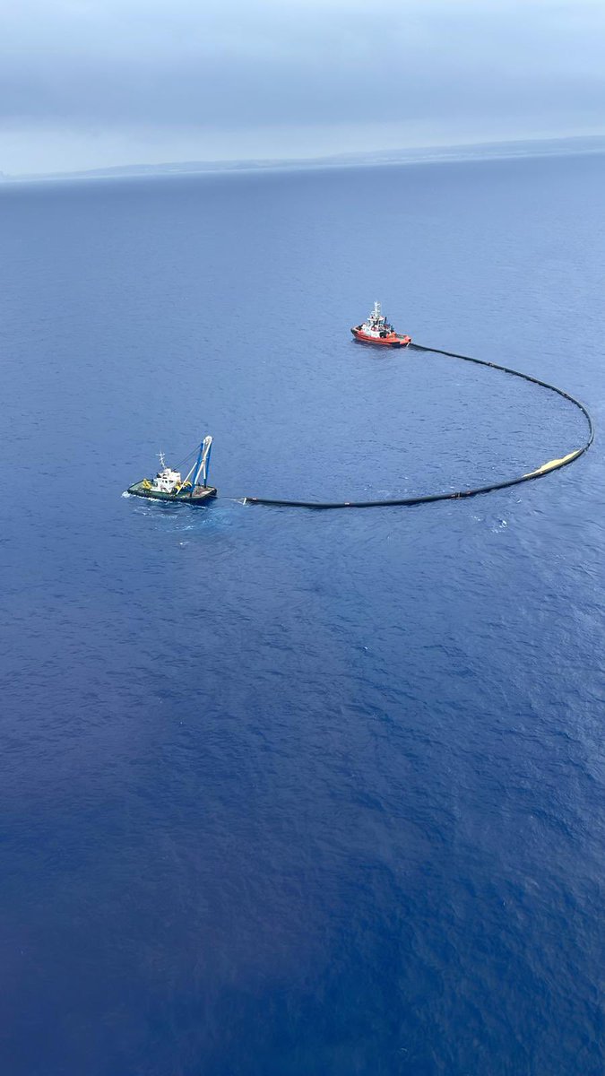 Containing sea pollution. An Italian/Maltese joint exercise #Italy#Malta#environment
@ItalyMFA_int @SM_Difesa @guardiacostiera @MinisterIanBorg @byroncamilleri @ItalianNavy @MaltainItaly @ItalyinMalta