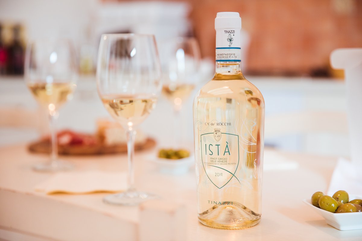 A5 Istà Pinot Grigio is one of our best-selling wines ever! Its name derives from ISTA which means SUMMER in the Verona dialect. Because here it is a much loved wine and suitable for all summer aperitifs on the Lake Garda.#WiningHourChat