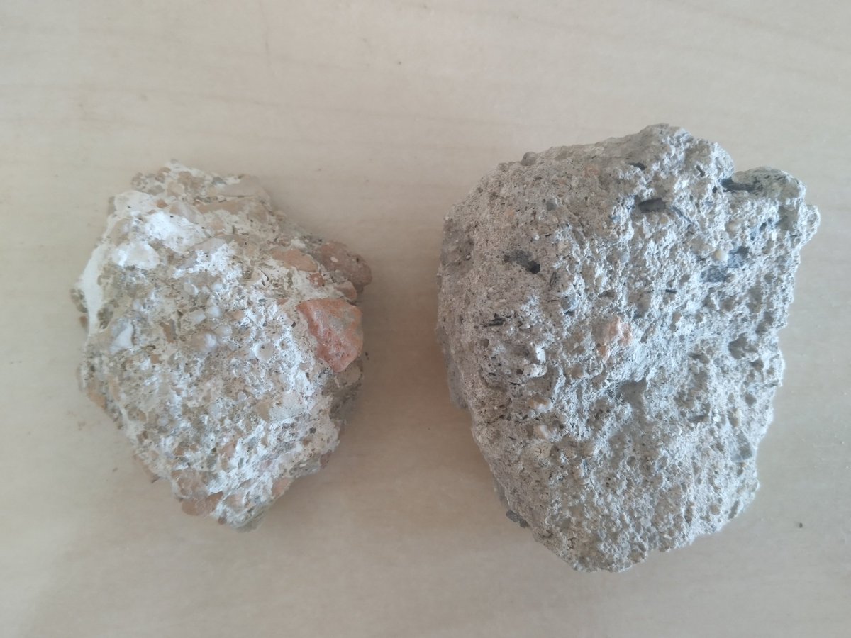 Semblen 2 trossos de ciment, oi? Són morters d'època romana. El de l'esquerra és opus signinum, fet amb calç i ceràmica trinxada, utilitzat per revestir terres o parets de zones exposades a líquids. El de la dreta té més sorra i cendra, i és part d'un revestiment de paret pintat