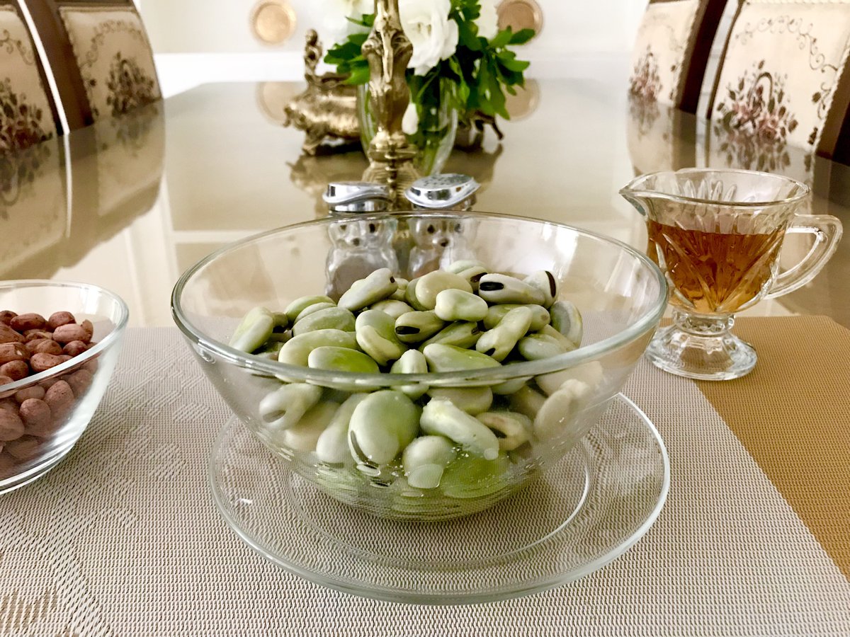 Cooked fava beans with a dash of salt, a sprinkle of ground golpar (Persian hogweed), vinegar or a squeeze of fresh lemon. That’s one of my favourite snacks of spring and early summer.