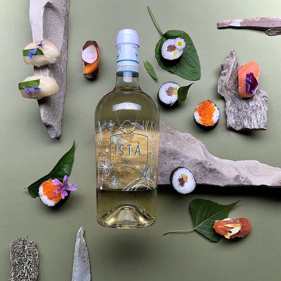 A6 we love Pinot Grigio very much with sushi, being a mineral wine, it manages to perfectly compensate for the strong flavors of fish. But it really goes well with any dish, especially appetizer!#WiningHourChat