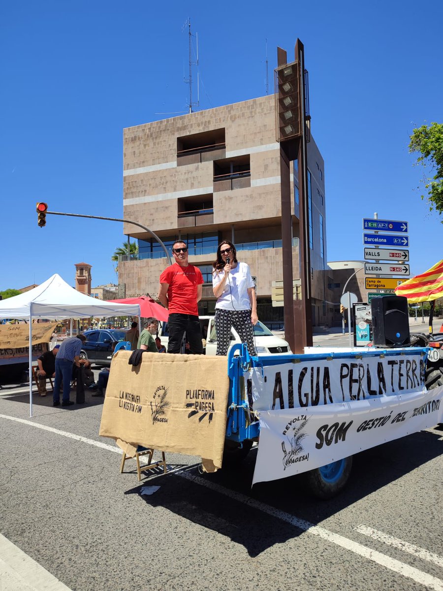 Aliança Catalana ha signat avui amb Revolta Pagesa un compromís per defensar al Parlament les seves reivindicacions.
ALIANÇA CATALANA AL COSTAT DE LA PAGESIA, SOM LA VOSTRA VEU
<a href="/ACTerresEbre/">Aliança Catalana - Terres de l'Ebre</a> <a href="/CatalunyaAC/">Aliança Catalana</a> <a href="/Tarragona_AC/">Aliança Catalana - Tarragonès</a> <a href="/orriolsderipoll/">Sílvia Orriols</a> <a href="/RamonAbadG/">Ramon Abad</a> <a href="/Lluis_areny/">🅻🅻🆄í🆂 🅰🆁🅴🅽🆈 💙🏴󠁧󠁢󠁥󠁮󠁧󠁿⭑X ﻥ Ç</a>
