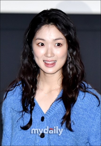 Kim Hye Yoon reportedly finished shooting for GQ magazine on May 8th and written interview will be delivered to overseas media on May 10th. Hyeyoon also will appearance on YouTube content Jang Doyeon's Salon Drip on May 17th

🔗m.entertain.naver.com/article/117/00…

#KimHyeYoon #김혜윤 #임솔…