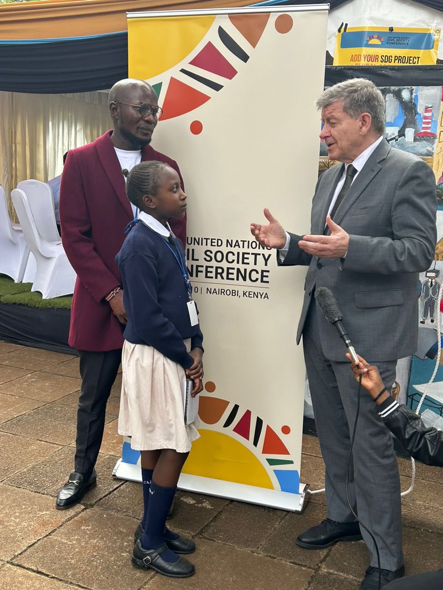Child advocate and future journalist Teresia joins Youth Reporter Biko from @TeachForKenya to ask USG for Policy @GuyRyder one question: How do you commit to the future for young people like me ? #WeCommit #2024UNCSC