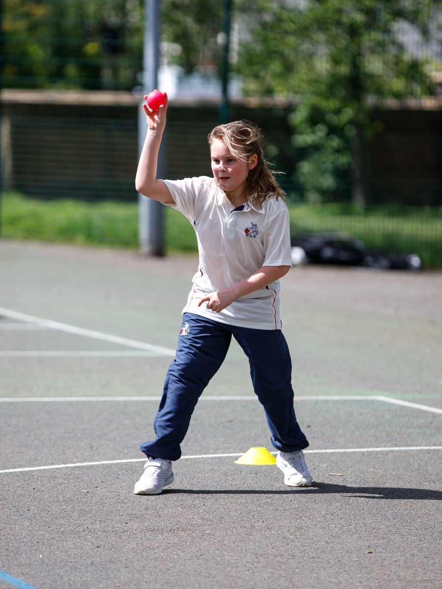 Cricket season has started! Year 5 have been showing off their skills in the sunshine ☀️ 🏏