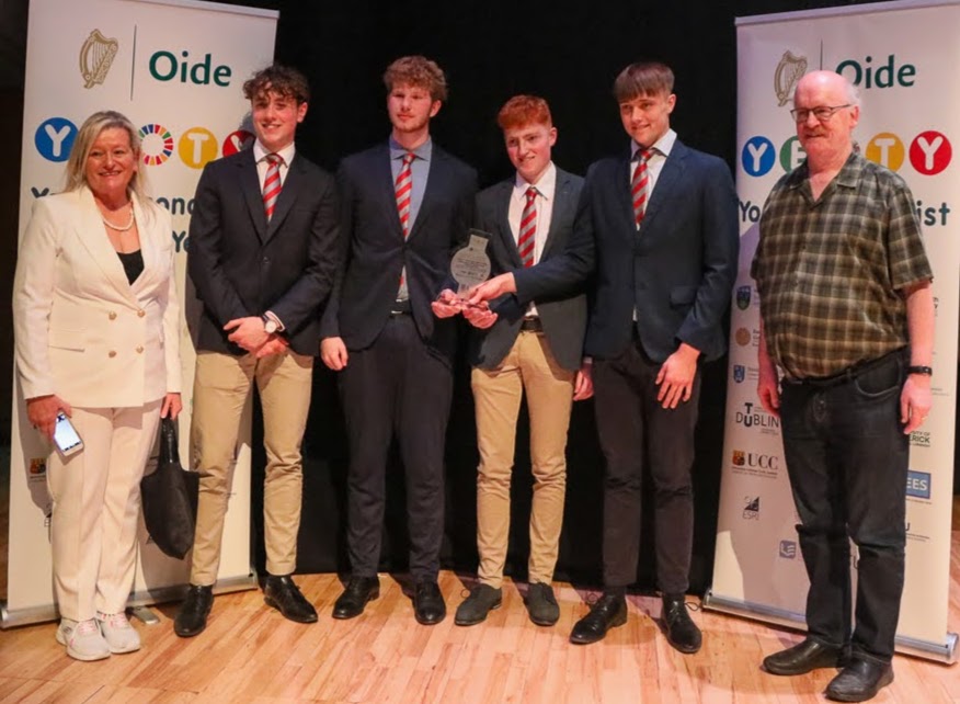 🏆 Congratulations to our Senior Economists for winning the @ucddublin Senior Award for Best Analysis of Economics Concepts at the Young Economist of the Year national final yesterday: Tom Liebel, Tommy McNamara, Oscar O'Connor and Cillian O'Donovan #GlenstalAbbeySchool #YOETY