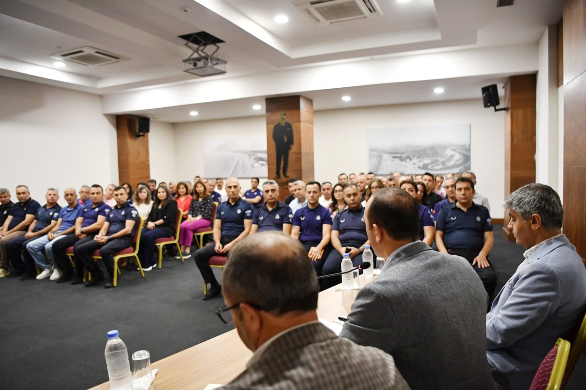 Huzurlu bir Konyaaltı için çalışıyoruz

Belediye Başkanımız Cem Kotan (@cem_kotan), Konyaaltı Belediyesi Zabıta Müdürlüğümüz ile bir araya gelerek, ilçemizdeki denetimler ve denetimlerde yaşanabilecek sorunlar ile halk sağlığını tehdit eden unsurların engellenmesinin çözümü…