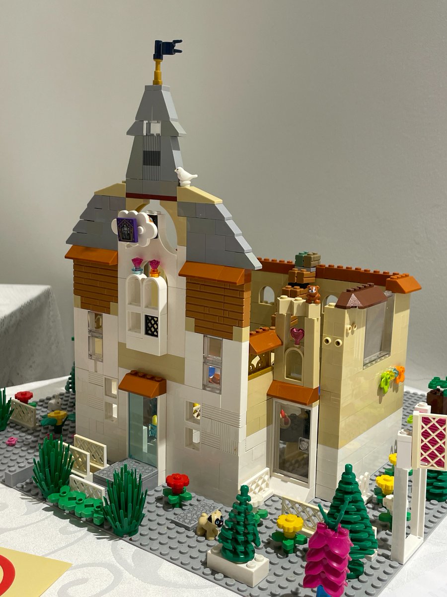 #MayIsMuseumMonth We’re celebrating with our Heritage Building LEGO® Competition – and it’s time to cast your vote! Stop by the Elman W. Campbell Museum this week to admire the creations and vote for your favourite until May 11. Info: newmarket.ca/museum #ONMuseumMonth