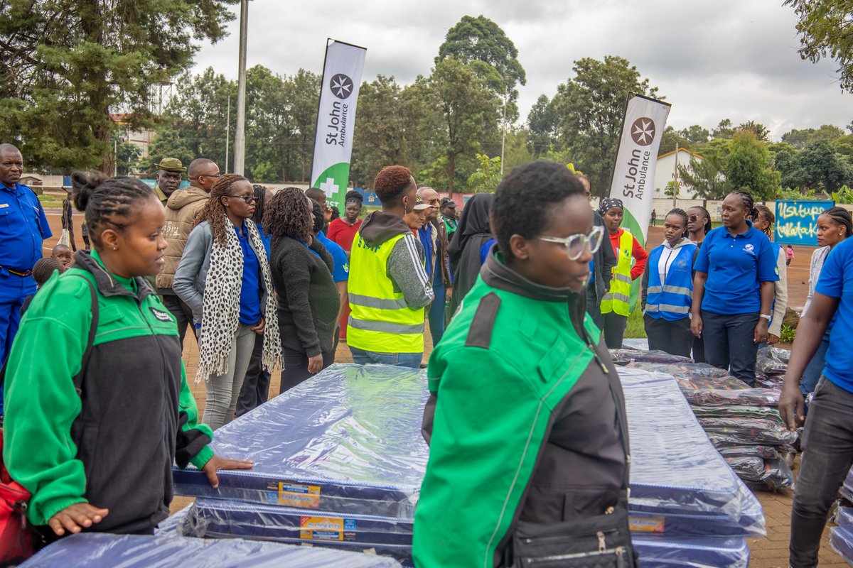 St John Ambulance in partnership with @MPShahhospital this morning distributed mattresses, blankets, shoes and foodstuffs to support 310 families that were recently affected by floods in Mathare area. #FloodsAdvisoryKE
