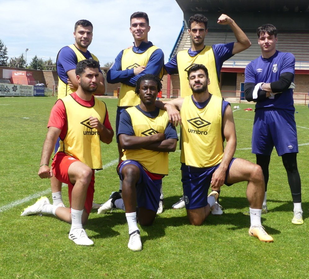 🔙 Volvemos a los entrenamientos con el equipo ganador del entrenamiento de hoy.

⚔️ Mucha competición en el Adolfo Suárez para comenzar a prepar el encuentro del domingo ante <a href="/CDMirandes/">Club Deportivo Mirandés</a> 'B'

#VamosRealÁvila 💙♥️