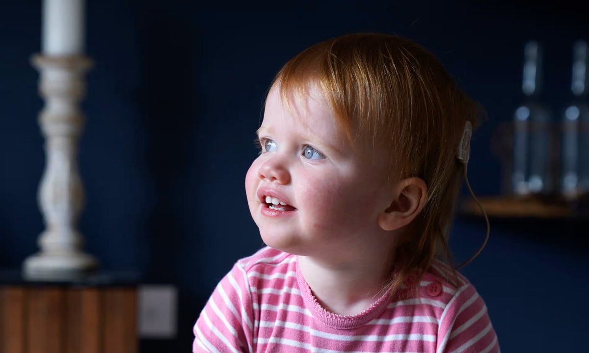 This wee girl named Opal was born completely deaf, but can now hear normally thanks to infusion of a working copy of a missing gene. Brilliant! Science and hard work improve the quality of lives, globally. 
theguardian.com/science/articl…