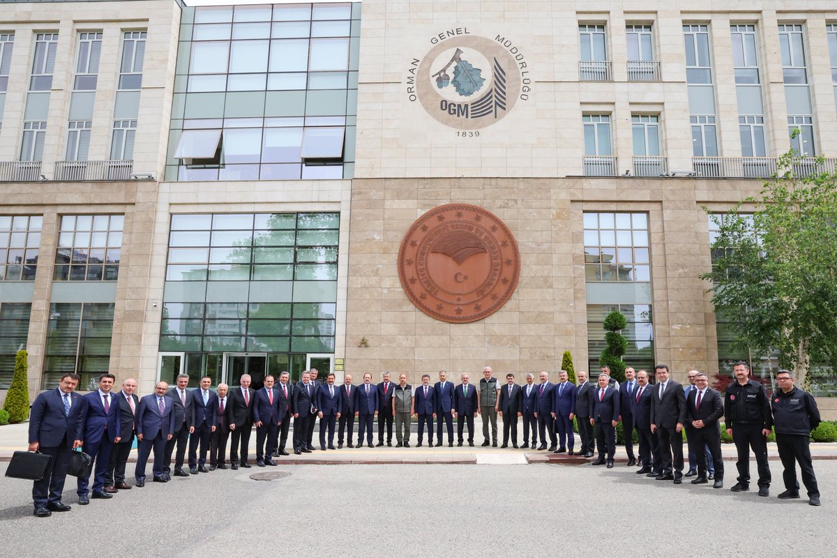 Valimiz Sayın Dr. İdris Akbıyık İçişleri Bakanımız Sayın @AliYerlikaya, Tarım ve Orman Bakanımız Sayın @ibrahimyumakli ve yangına hassas 23 ilimizin valilerinin katılımıyla Orman Genel Müdürlüğü Yangın Yönetim Merkezi’nde gerçekleştirilen 2024 Yılı Orman Yangınlarıyla Mücadele…