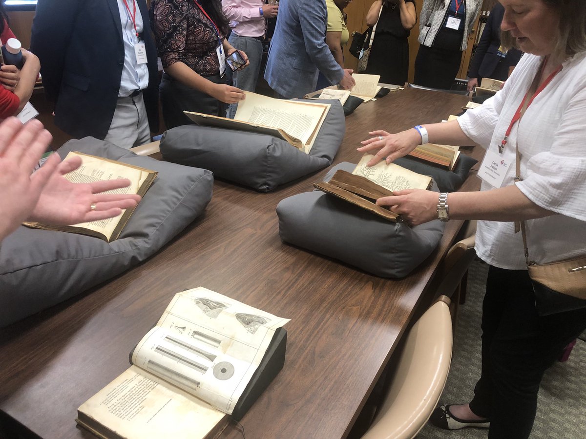 Privilege to have visit to Johns Hopkins SOM rare book library led by Dr Marvel and curated by Mike. Books date from 1600’s and incredible anatomy prints. This to Dr Martin for arranging @SethShayMartin @DoctorMarvelMD #Cardiology #JohnsHopkinsSOM