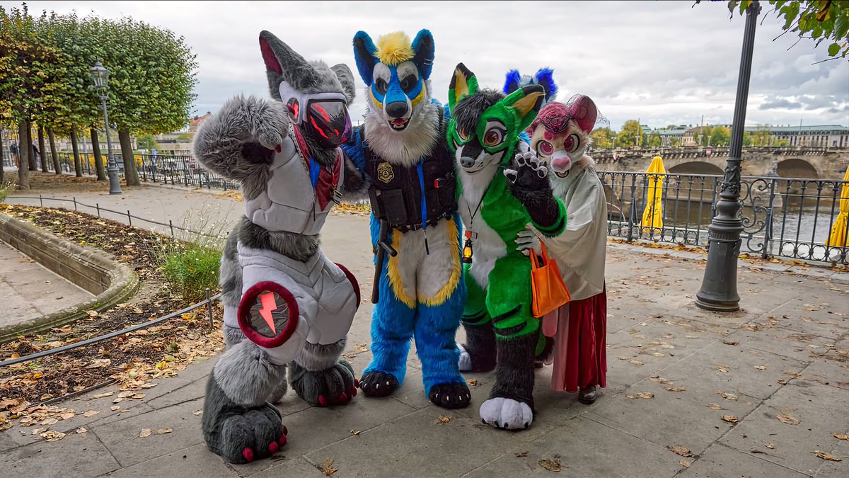8BitProtogen's tweet image. Little picture from Last Halloween 

#Furry #Fursuit #FursuitFriday #Fursuiteveryday #Protogen