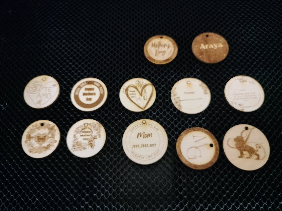 Surprised my @Crockett_MS students with an opportunity to make a gift for their mothers this week using the @glowforge and @canva .