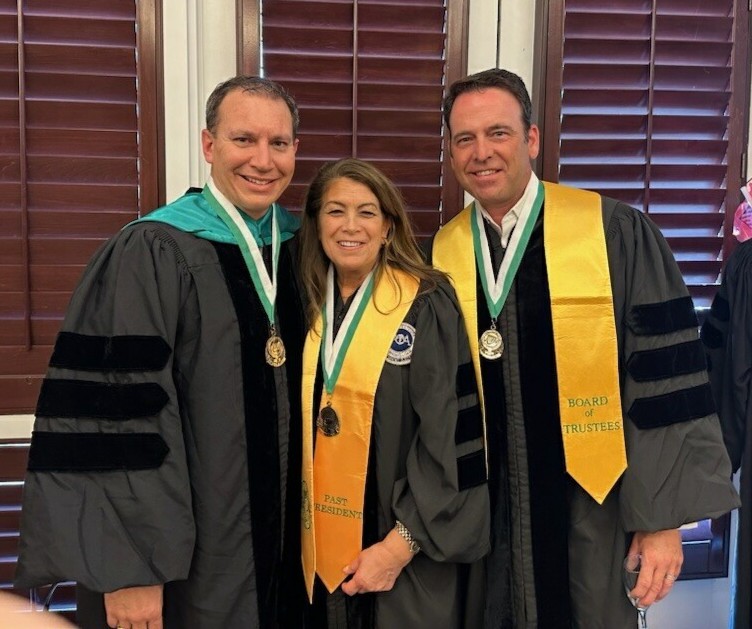 AOA President-Elect Teresa A. Hubka, DO, MS, FACOOG (DIST.), FACOG, with AOA Trustee Ashley Hood, DO, and Mark LeDuc, DO, at the ACOOG Annual Meeting. All @ACOOG1934 Distinguished Fellows, Dr. Hubka and Dr. LeDuc are Past Presidents. #DOProud