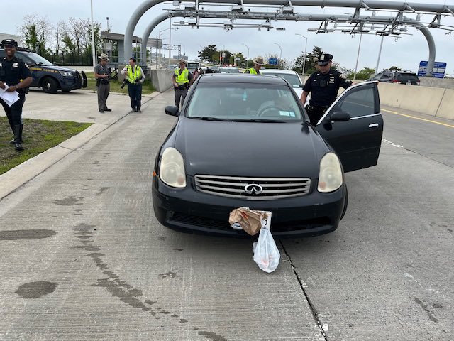More illegal mopeds & unregistered/suspended vehicles were seized at Cross Bay Bridge. Make sure your vehicle is registered, insured & no forged tint exemption stickers. Also, please don’t throw garbage on your plates as a cover up! Thanks to all involved! @NYPDPC @NYPDnews