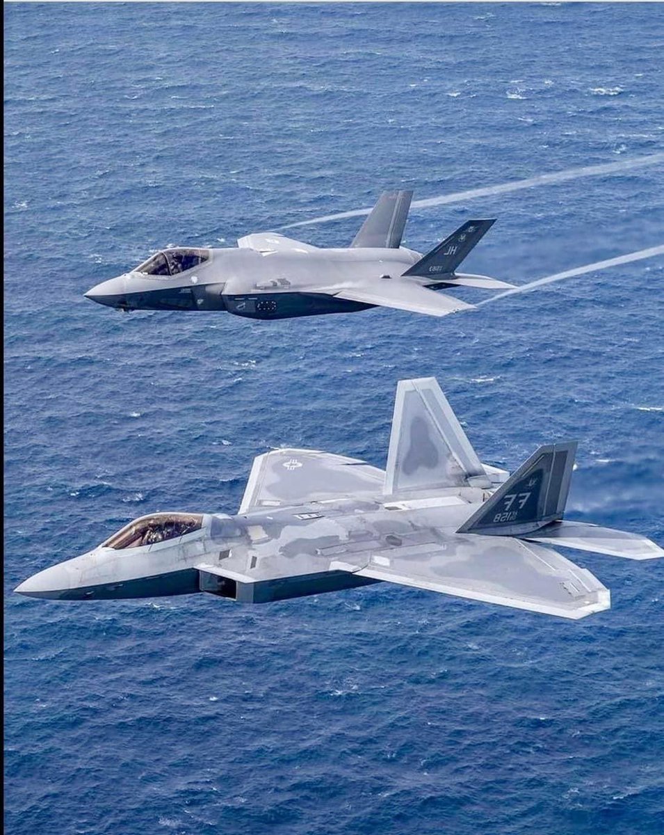 F-22 Raptor + F-35 Lightning #F22 #F22Raptor #F35 #F35Lightning #Fighterjet #aviation #military #AirForce #usaf #aviationdaily #Aircraft