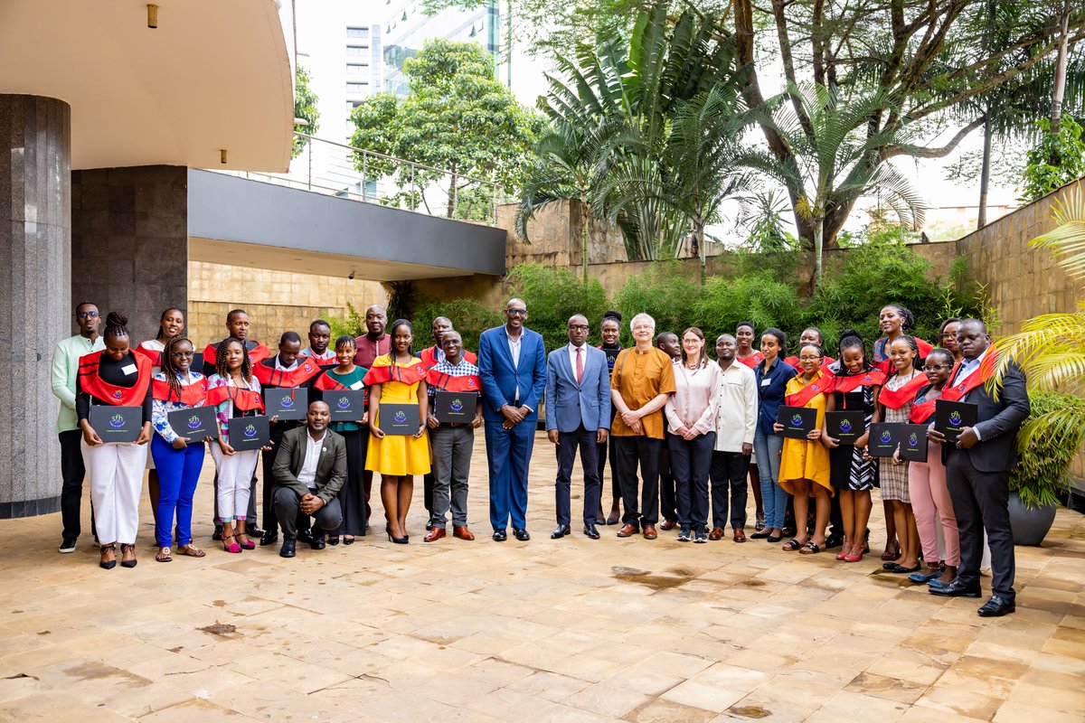 🌟Today, the 3rd-Cohort of the #Onelearns Program concludes. Participants can now embark on their next chapter, carrying forth the knowledge, passion & dedication in #digitaleducation, #healthliteracy, and #sustainability goals to ultimately improve community lives in #Africa. 🌍