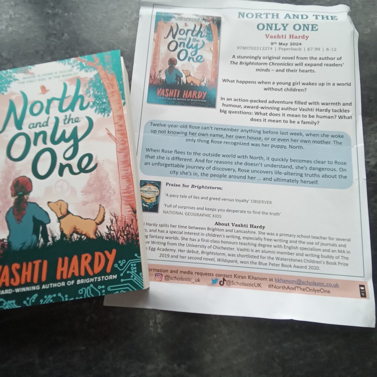 Happy book birthday to @vashti_hardy #NorthAndTheOnlyOne Rose can't remember her life when she wakes in a strange room. She has a puppy called North and a mother. But why can't Rose go outside? Then Rose runs away but is that worse? @scholasticuk Review posted to Amazon today.