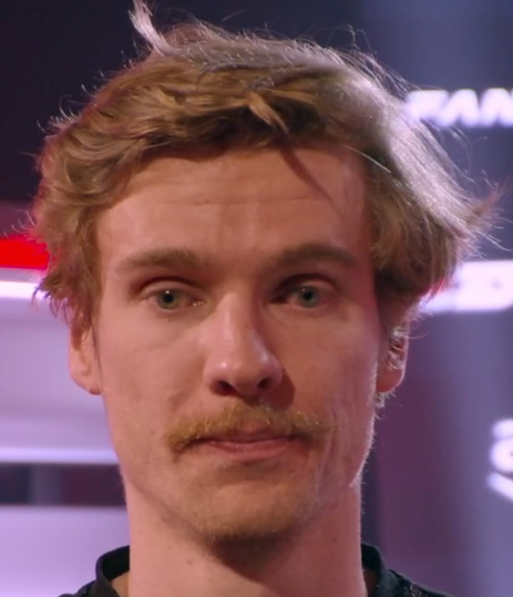 What esports does to a man:

#F1Esports