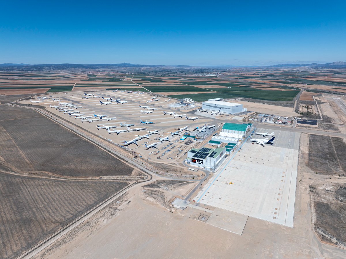 aeropuerteruel's tweet photo. @ElHuffPost @ElHuffPost  El Aeropuerto Internacional de Teruel, dedicado a industria aeronáutica, es el mayor centro de estacionamiento, mantenimento y reciclado de grandes aeronaves de Europa, con 12 años operativos. Su éxito innovador, es rentable y miles de operaciones aéreas realizadas. https://t.co/4USK4mi7ZD