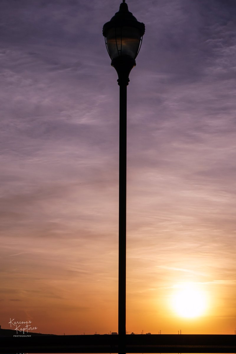 There's light even in the dark. #KarissasKaptures #LampPost #Sunset #Sayreville #sayrevillenj #RaritanRiver #sunsetphotography #JerseySunset #gardenstateskies #silhouette #newjerseyphotography #NewJerseySunsetSkies #Sonya6000 #SonyCamera #sonyphotography #sonyalpha