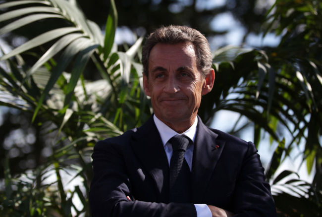 Nicolas Sarkozy : 'Je ne comprends pas, je suis actuellement à New-York et ma Rolex électronique fournie par l'administration pénitentiaire n'a toujours pas sonné.'