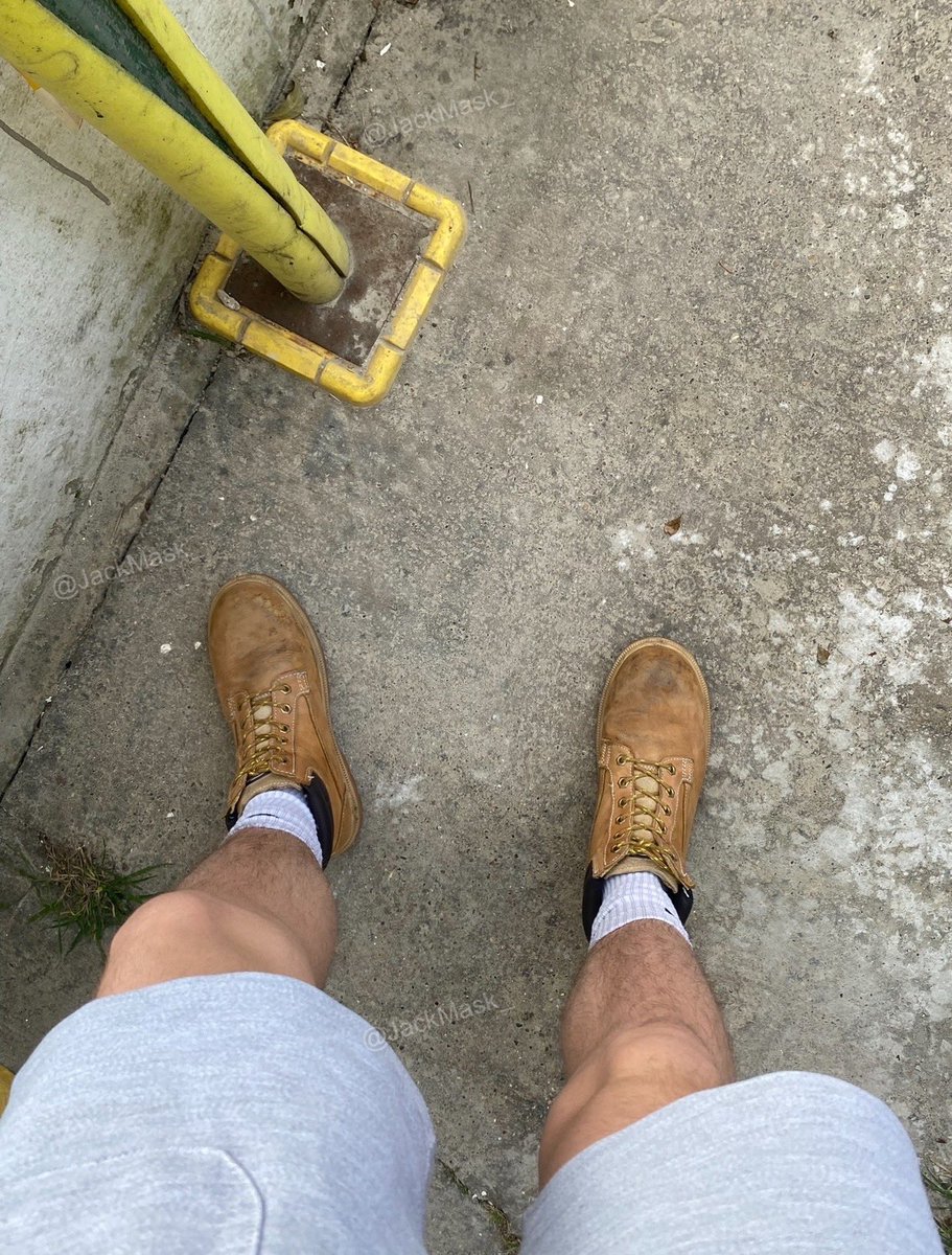 Shorts at work in this weather is a must at the moment ☀️👷🏼‍♂️

Instagram.com/JackMask_