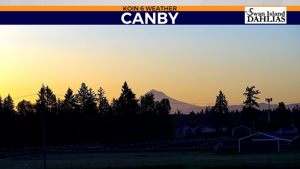 A gorgeous sunrise, featuring Mt. Hood, out of Canby this morning! ✨ #orwx @KOINNews