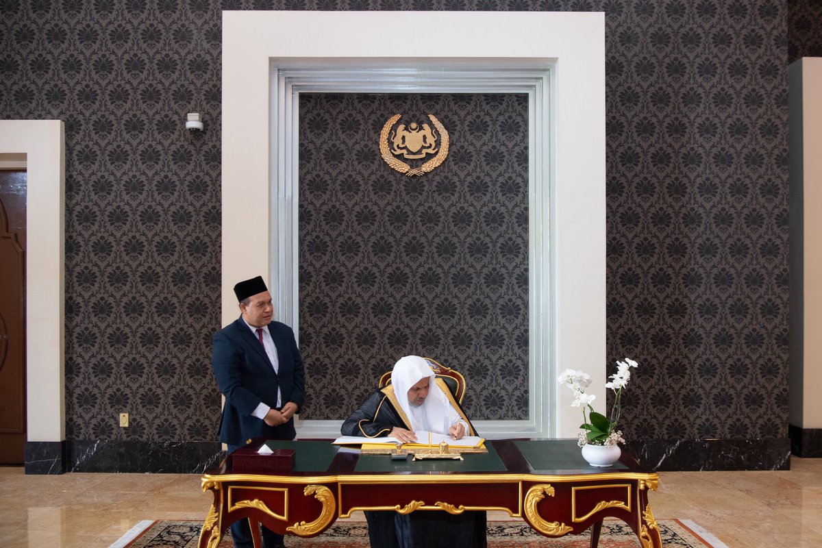 Today, I was delighted to have a special meeting with Sultan Ibrahim Sultan Iskandar, the King of Malaysia. We discussed the outcomes of the International Conference of Religious Leaders and the Council of ASEAN Scholars, and the importance of enhancing fruitful and effective