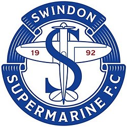 ⬆️SWINDON SUPERMARINE | When Stuart Fleetwood took over at the Premier South club, they had just 1 point from 10 games, but he was able to turn things around and guide them to safety. We caught up with him for a cuppa and a chat: southern-football-league.co.uk/News/135885/SW… @SupermarineFC | 📸SSFC