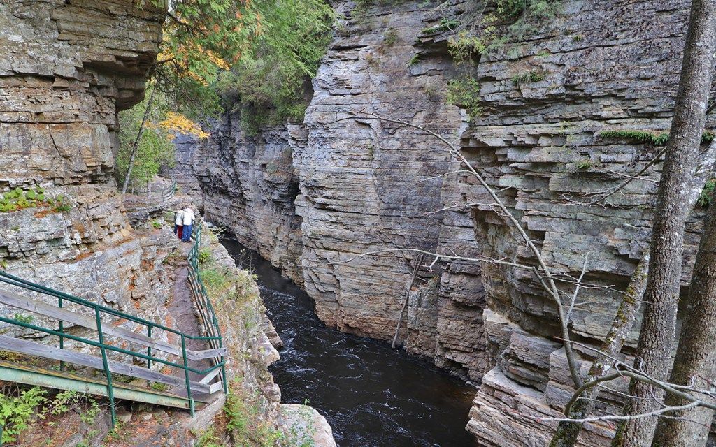 #ThrowbackThursday to that awesome afternoon spent #hiking in the Grand Canyon of the #Adirondacks, Ausable Chasm: bit.ly/2RTUpuc #travel #OptOutside #UpstateNY #ILoveNY #NewYorkState