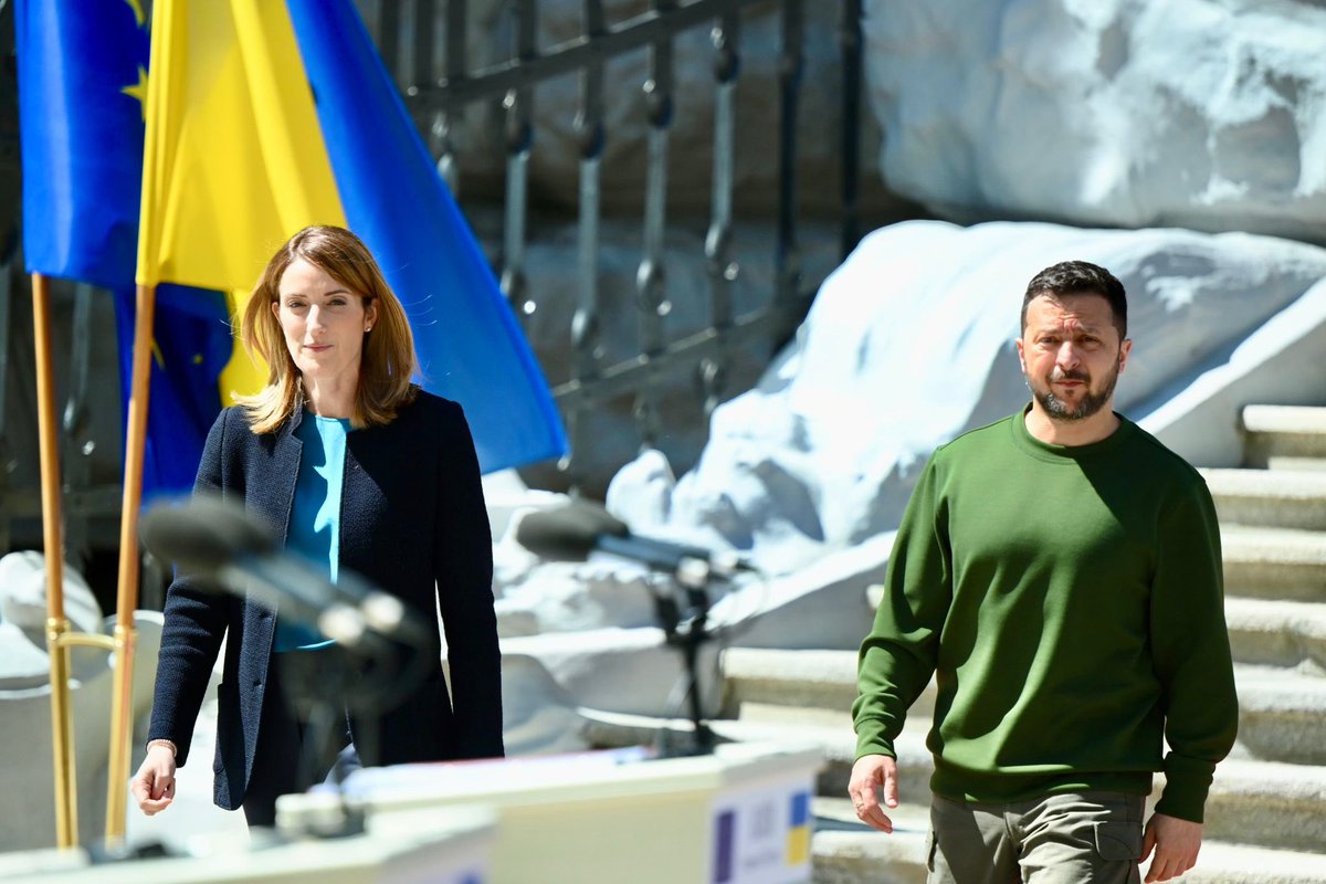 Courage, strength, resolve. With President @ZelenskyyUa in Kyiv 🇪🇺🇺🇦 Slava Ukraini! #EuropeDay #StandWithUkraine