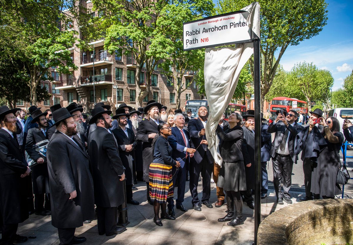 Last Sunday we celebrated the new homes at Tower Court and welcomed residents 🏠 The first hour was held in memory of Rabbi Pinter and the vital role he played, where we unveiled the new path name and a memorial sundial. Find out more at orlo.uk/p5Afu