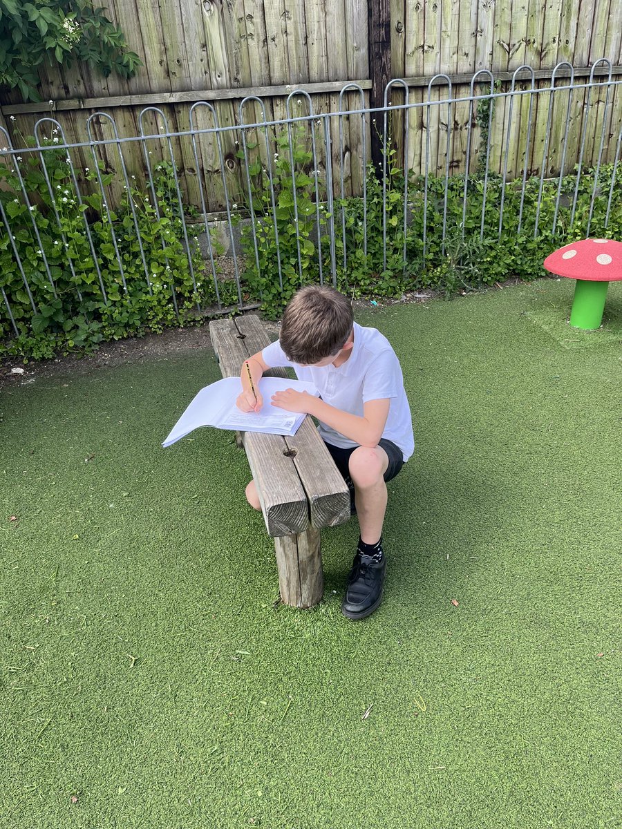 AberfordPrimary's tweet photo. Class 3 have loved their outdoor science learning this afternoon ☀️ searching for mini beasts 🐞🕷️🦋who share our school environment and then creating a mini beast profile 📝 
#outdoorlearning #livingthingsandtheirhabitats https://t.co/wZ8h45IDmV