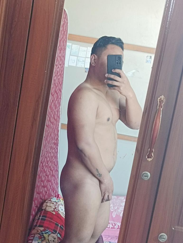 ညရောက်ပြီဆိုတော့ ဖက်တီးလေးကျနော့ကို ဖက်မအိပ်ချင်ကြဘူးလား