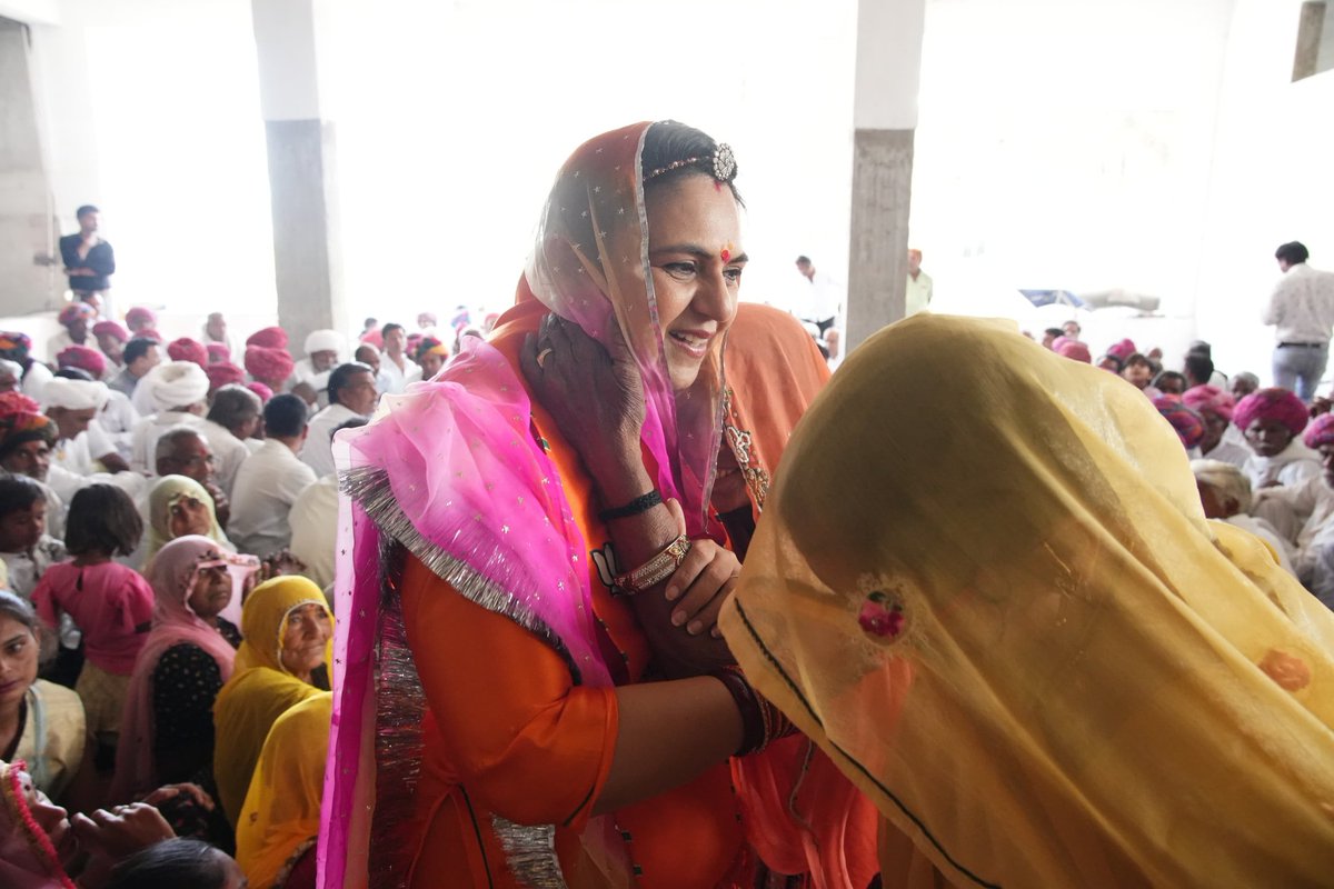 आपका आशीर्वाद मेरी शक्ति, 
जनसेवा ही मेरी भक्ति!

#मेरी_लोकसभा_मेरा_परिवार
#Rajsamand 
#MahimaKumariMewar
#VishvrajSinghMewar