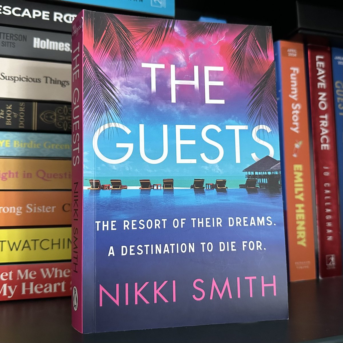 📚#BookReview📚 4⭐️Are you ready to go to paradise? Travel to the resort of your dreams in the idyllic Maldives with #TheGuests by @Mrssmithmunday - a destination to die for…🏝️ Full Review 🔗 shorturl.at/gILN5 #BookTwitter #Bookblogger