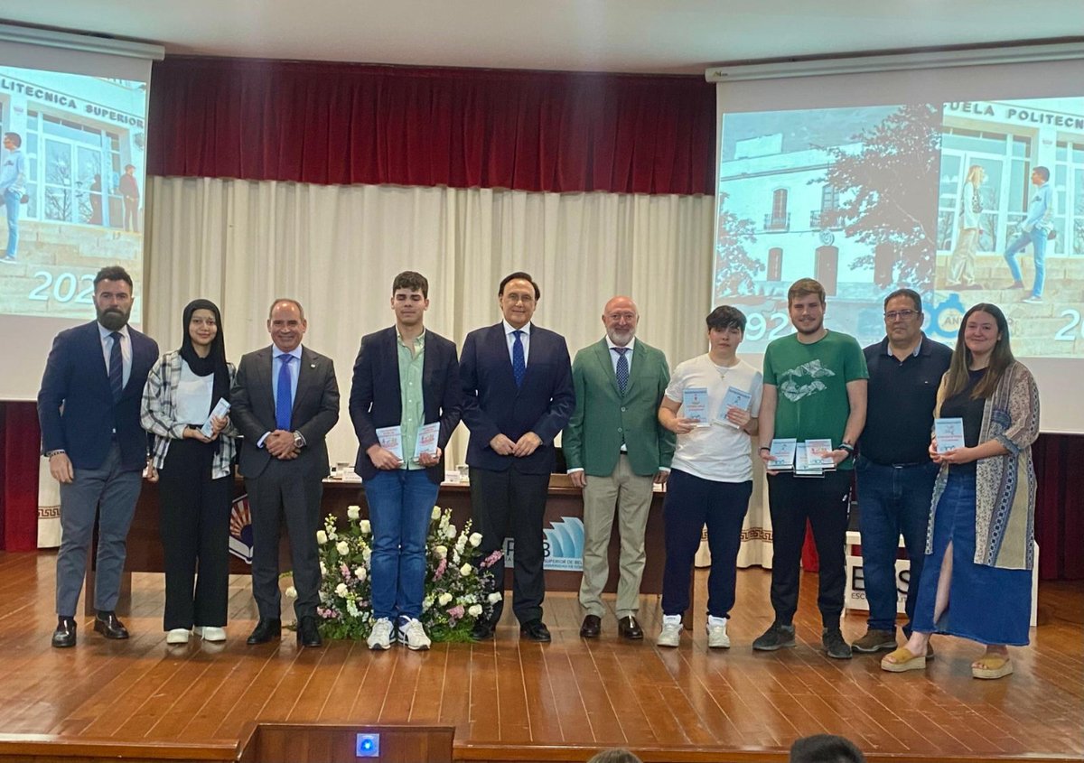 UniversidadAnd's tweet photo. 🎓La nueva programación de títulos universitarios potenciará los estudios STEM como apuesta por el desarrollo de I+D+I

🎂@GoVillamandos destaca que la Politécnica de Belmez @epsb_uco celebra sus cien años siendo referencia en ingeniería civil y de minas➡️ https://t.co/p8QGvJ8fjH https://t.co/aHPnSgfURl