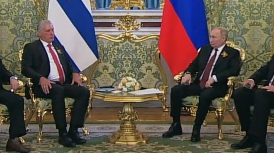 LA IMAGEN DEL DÍA: Hoy, en Moscú, @DiazCanelB y Putin. #DíazCanelEnRusia