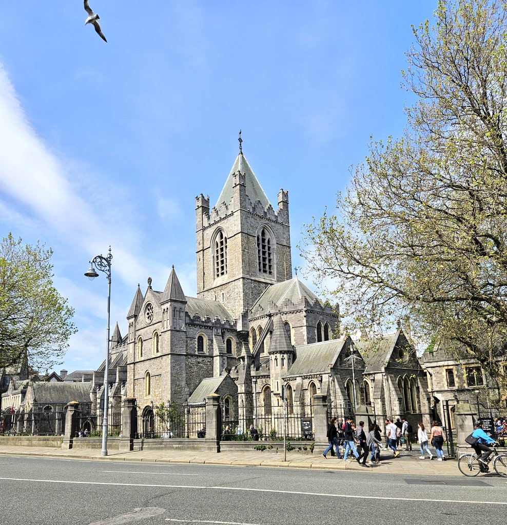 Beautiful blue skys above Christ Church Cathedral this is one of Dublin's Treasures

#LoveDublin #DublinTreasures #Culture

@VisitDublin @cccdub @dublin_discover @CultureDateD8 @dodublintours @Failte_Ireland @andreagilligan @RadioAido @_time_keeper @DavidJazay @libertiesdublin