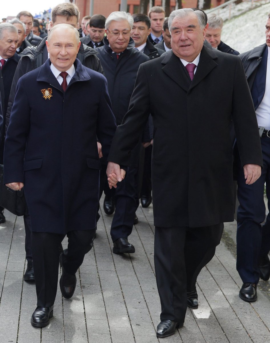 Putin and Tajikistan's president enjoy a nice Victory Day walk hand in hand