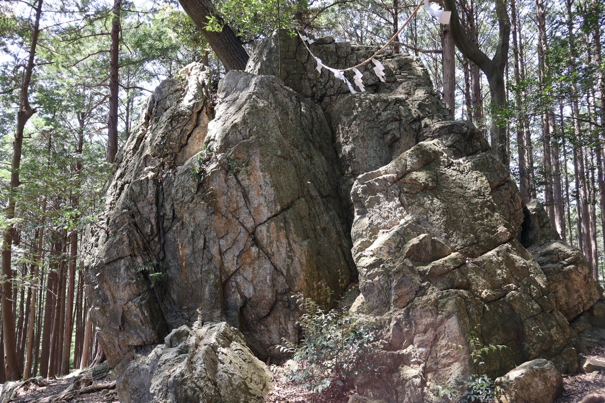 ⛩渭伊神社（浜松市浜名区）
本殿背後に祭祀遺跡「天白磐座遺跡」があります。
NHK大河ドラマ「おんな城主直虎」のロケ地でした。
※いいじんじゃ