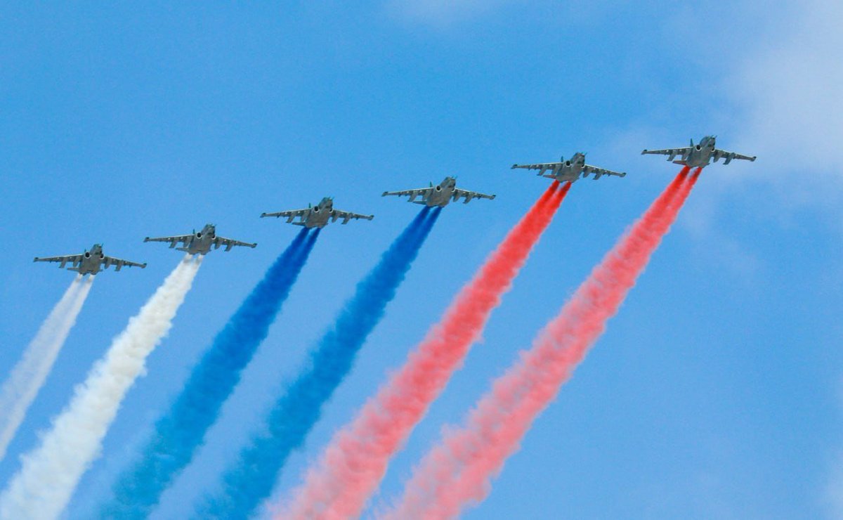 🇷🇺 President #Putin attended #VictoryParade to mark the 79th Anniversary of #Victory in the #GreatPatrioticWar. Leaders of 🇧🇾 Belarus, 🇰🇿 Kazakhstan, 🇰🇬 Kyrgyzstan, 🇹🇯 Tajikistan, 🇹🇲 Turkmenistan, 🇺🇿 Uzbekistan, 🇨🇺 Cuba, 🇬🇼 Guinea-Bissau & 🇱🇦 Laos were also present at the event.