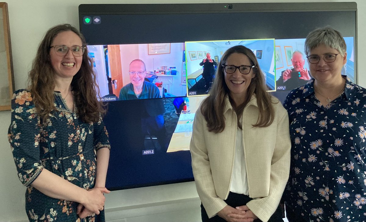 Huge congrats to @GaravinLisa for successfully depending her PhD thesis on the interaction of child protection social workers & guardians ad litem in the Republic of Ireland! 🎉Thanks to Prof Jonathan Dickens & Dr @MariaFPierce for examining and to @BryanFanning as chair