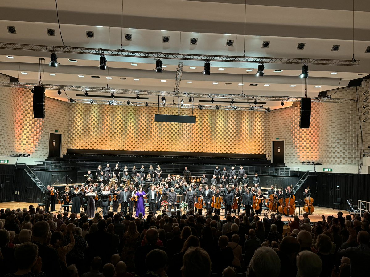 ⭐️⭐️⭐️⭐️⭐️“…the whole audience rose to its feet and I doubt I was the only one to feel a little tearful.” @thetimes on last night's incredible performance @LighthousePoole with @KKarabits🙌👉thetimes.co.uk/article/iolant…
